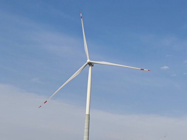 鄭州租吊車安裝風力發電設備